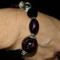 Armband mit schwarzen, schwarz/weissen und anderen Perlen